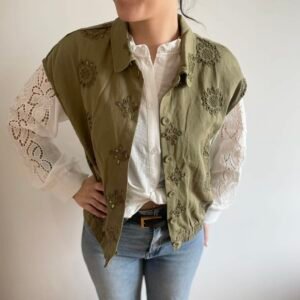 Le gilet sans manches - Broderie anglaise