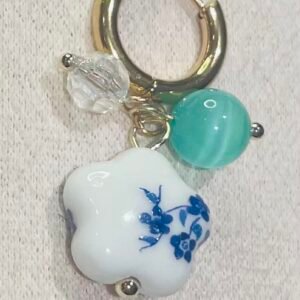 Boucles d'oreilles créoles fleuries bleus - Pastel